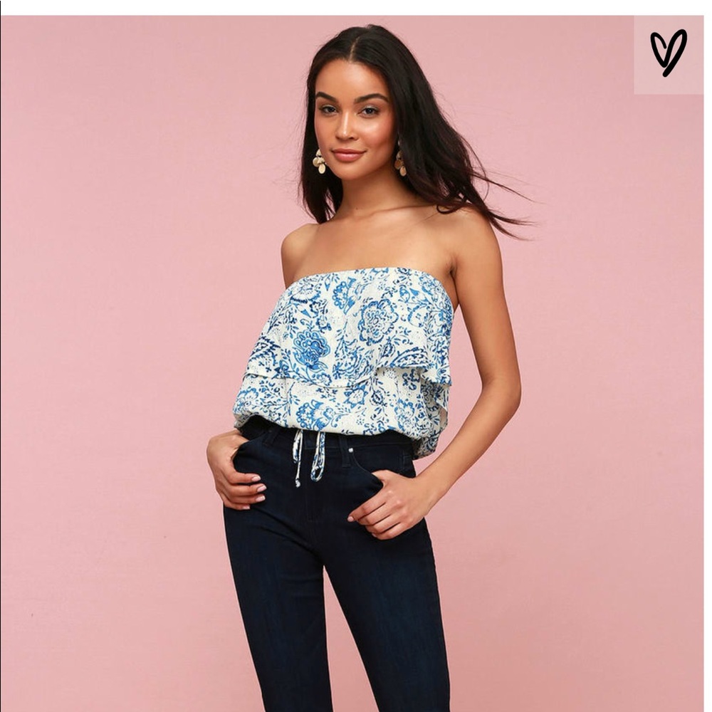 Lulu’s strapless blue floral print crop top